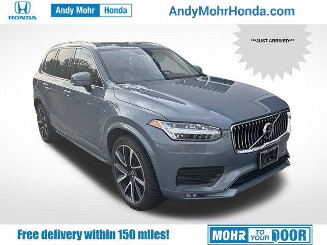 2021 Volvo XC90 Momentum — photo 1 of 5