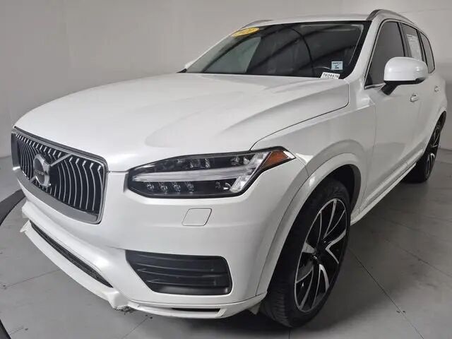 2021 Volvo XC90 T6 Momentum 6-Passenger