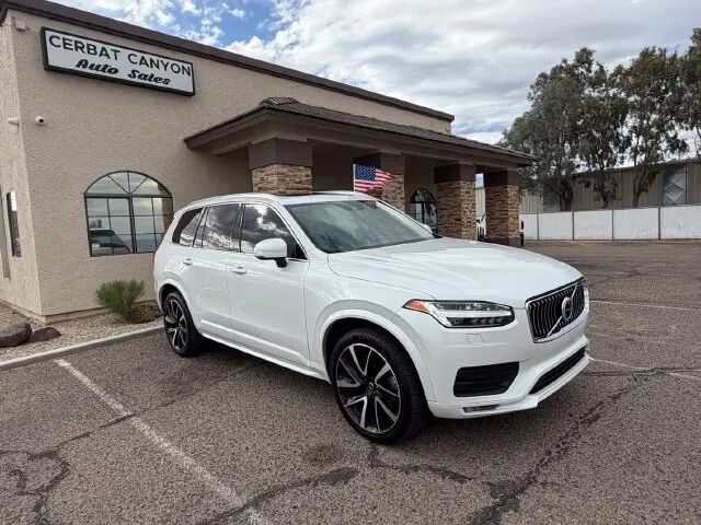 2022 Volvo XC90 T6 Momentum 6-Passenger