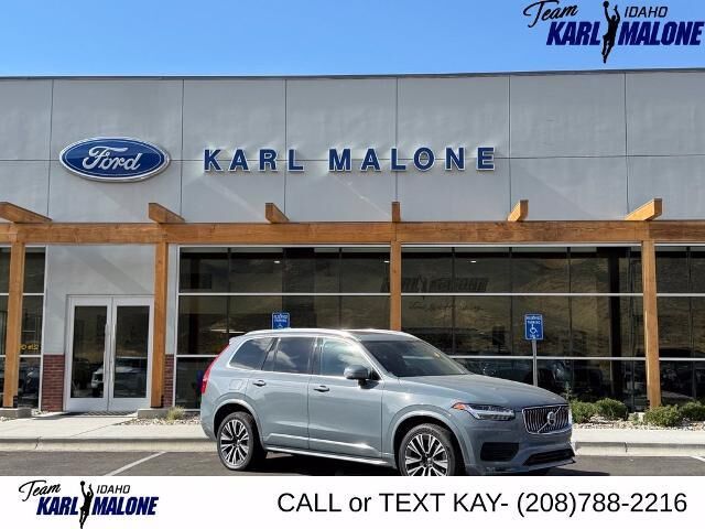 2021 Volvo XC90 T6 Momentum 6-Passenger