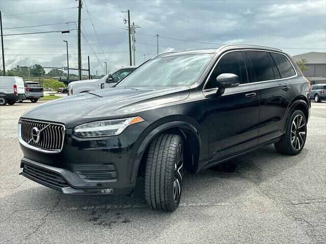 2022 Volvo XC90 T6 Momentum 6-Passenger — photo 1 of 26