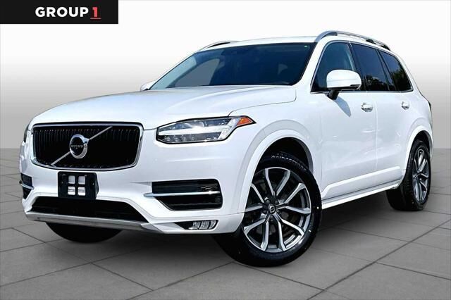 2019 Volvo XC90 T6 Momentum — photo 1 of 13