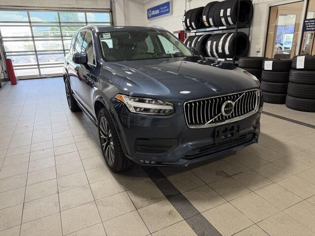 2021 Volvo XC90 T6 Momentum 7-Passenger