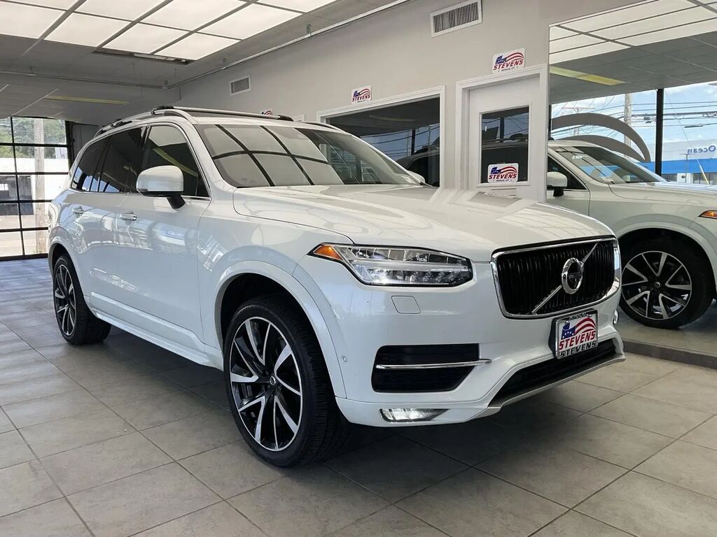 2018 Volvo XC90 T6 Momentum — photo 1 of 13