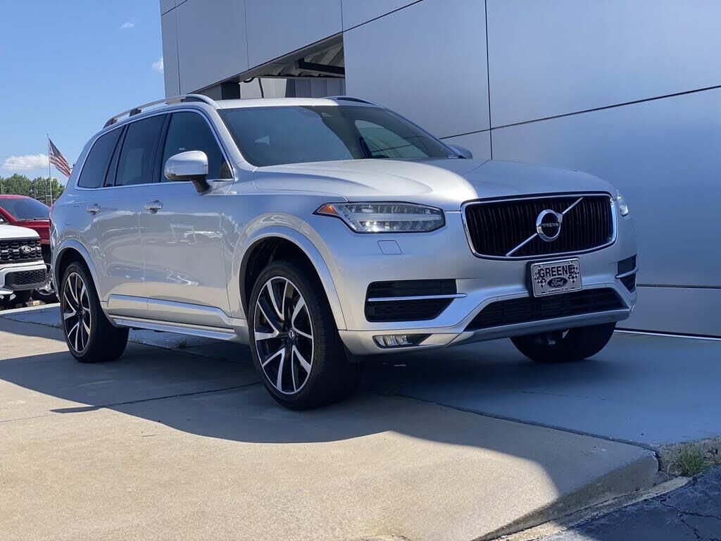 2018 Volvo XC90 T6 Momentum — photo 1 of 1
