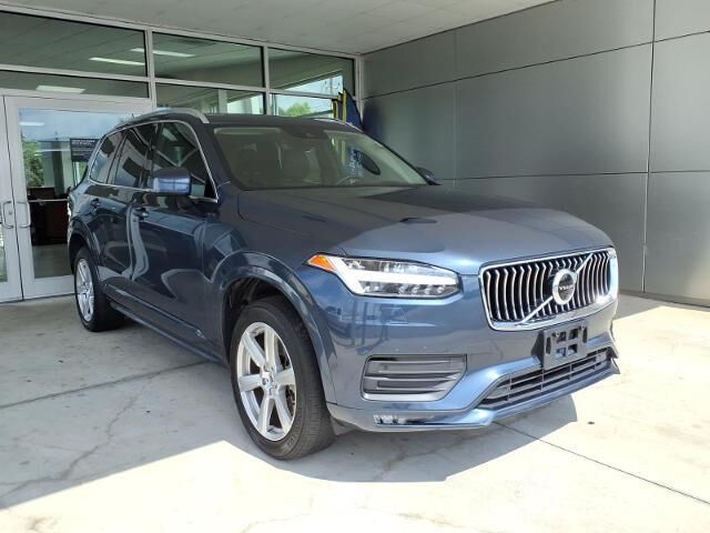 2020 Volvo XC90 T6 Momentum 7-Passenger — photo 1 of 26