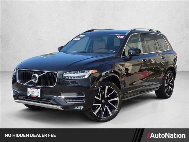2019 Volvo XC90 T6 Momentum — photo 1 of 13