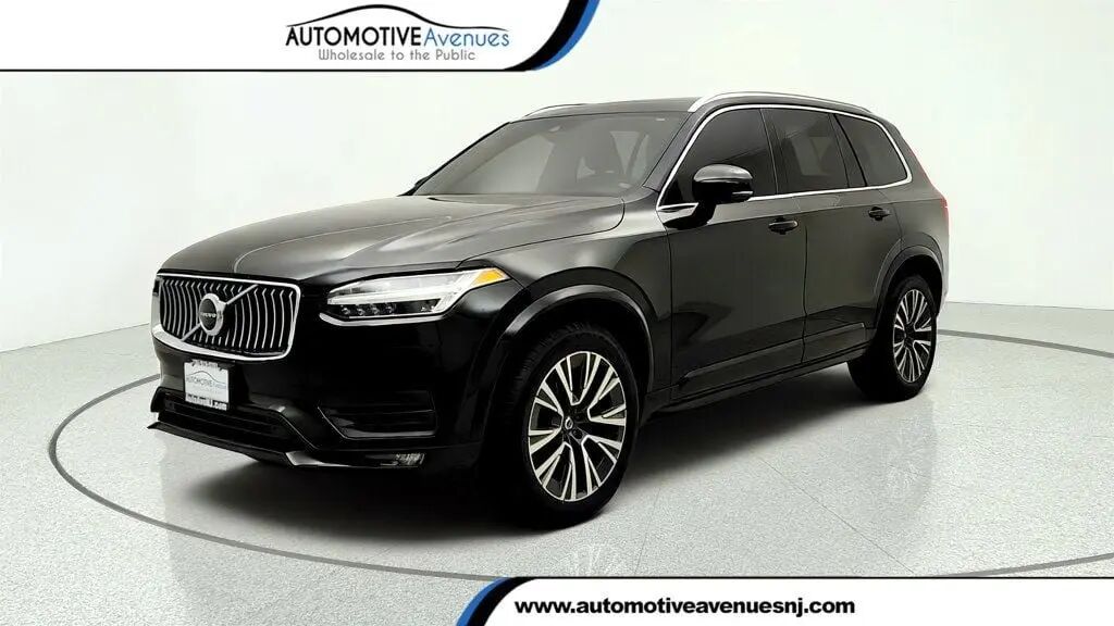 2020 Volvo XC90 T6 Momentum 7-Passenger — photo 1 of 13
