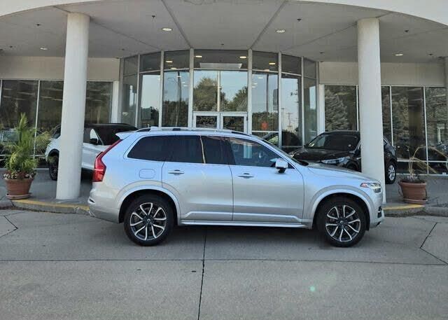 2019 Volvo XC90 T6 Momentum — photo 1 of 1