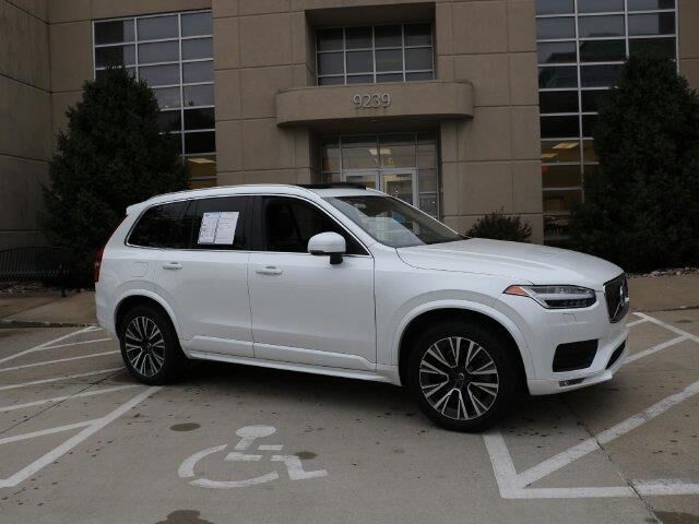 2022 Volvo XC90 T6 Momentum 7-Passenger