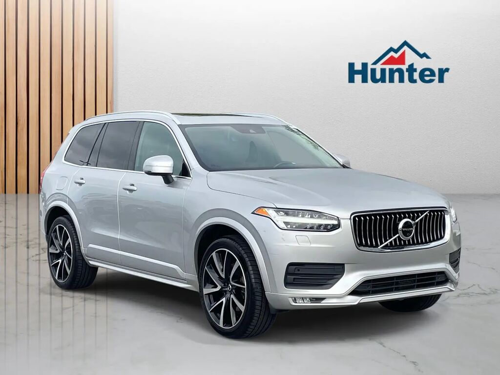 2022 Volvo XC90 T6 Momentum 7-Passenger — photo 1 of 13