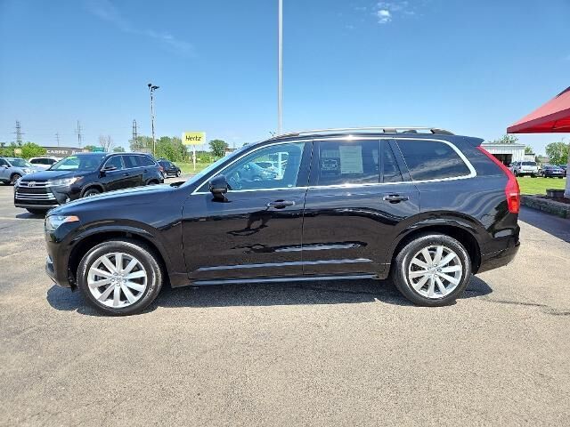 2018 Volvo XC90 T6 Momentum — photo 1 of 14