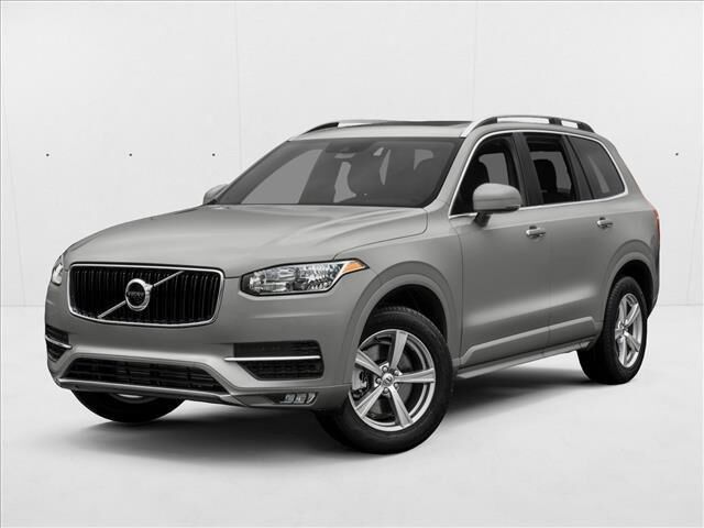 2017 Volvo XC90 T6 Momentum — photo 1 of 1