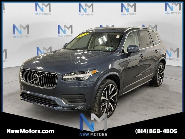 2022 Volvo XC90 T6 Momentum 7-Passenger