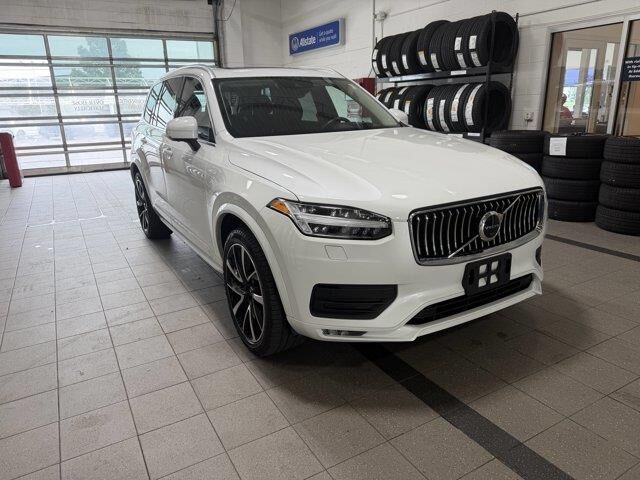 2022 Volvo XC90 T6 Momentum 7-Passenger