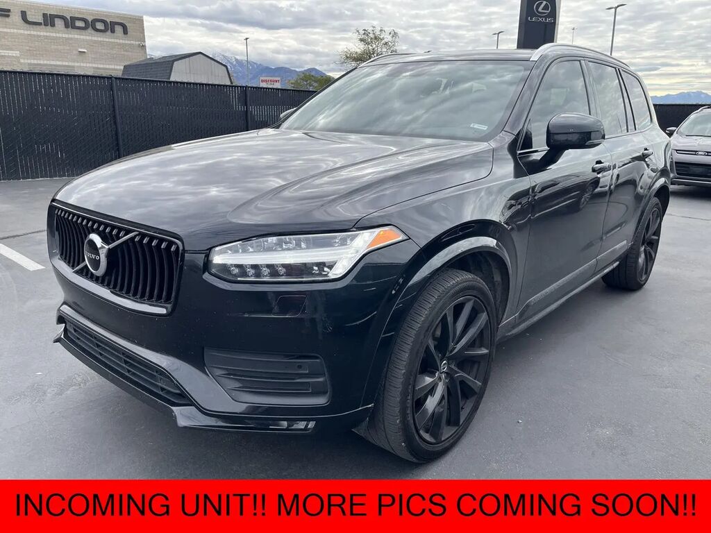 2021 Volvo XC90 T6 Momentum 7-Passenger — photo 1 of 7