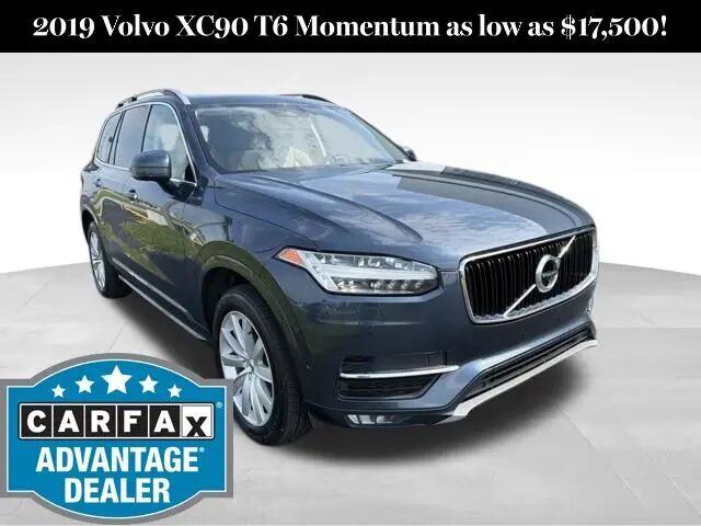 2019 Volvo XC90 T6 Momentum — photo 1 of 27
