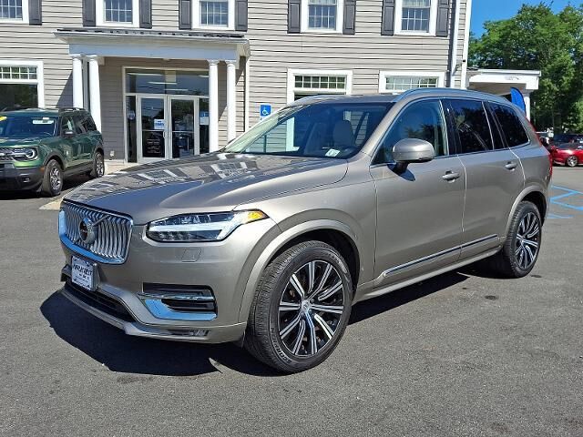 2022 Volvo XC90 T6 Inscription 7-Passenger — photo 1 of 13