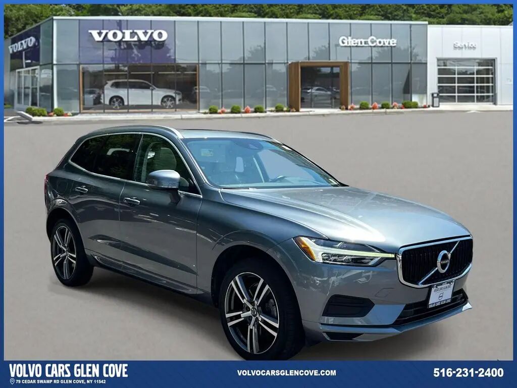 2020 Volvo XC60 T6 Momentum — photo 1 of 13