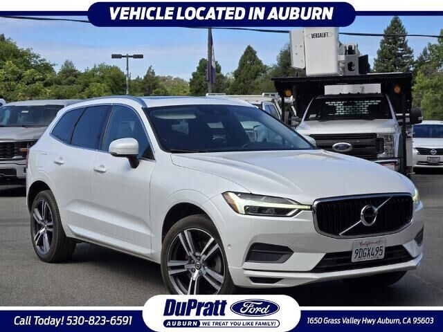 2018 Volvo XC60 T6 Momentum — photo 1 of 27