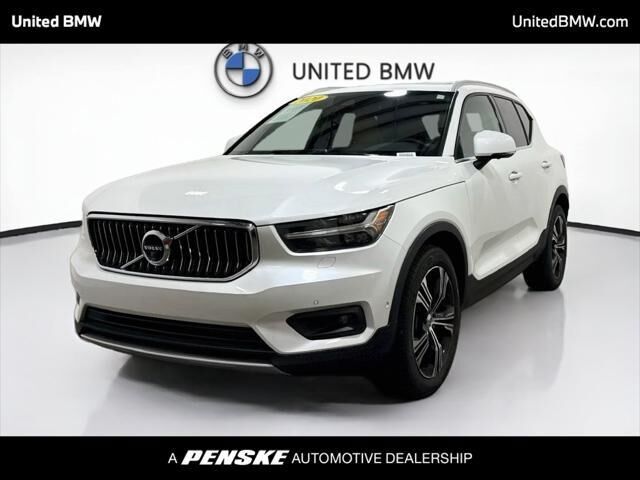 2020 Volvo XC40 T4 Inscription — photo 1 of 13
