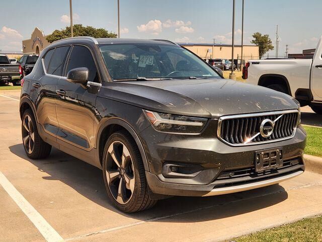 2019 Volvo XC40 T4 Inscription — photo 1 of 6