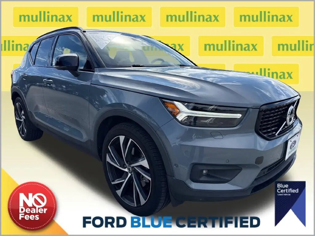 2020 Volvo XC40 T4 R-Design — photo 1 of 13