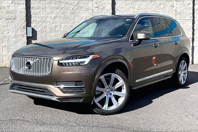 2017 Volvo XC90 T8 eAWD Inscription — photo 1 of 13