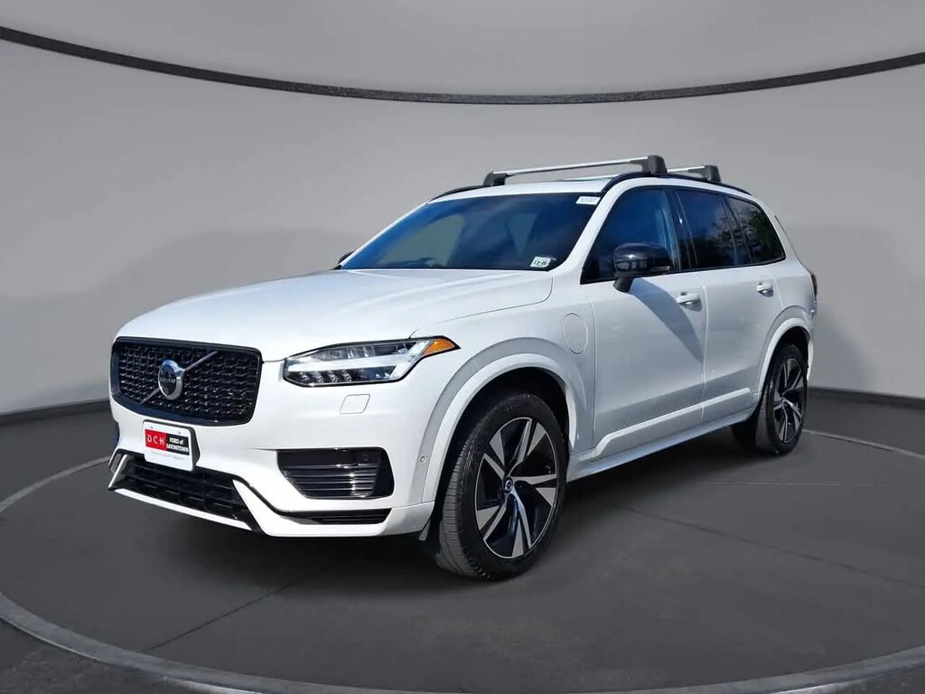 2022 Volvo XC90 Recharge T8 R-Design — photo 1 of 13