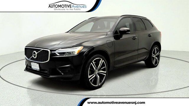 2020 Volvo XC60 R-Design — photo 1 of 13