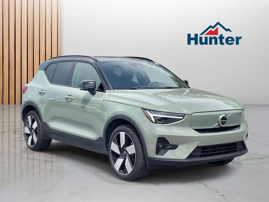 2023 Volvo XC40 Recharge Twin Ultimate — photo 1 of 13