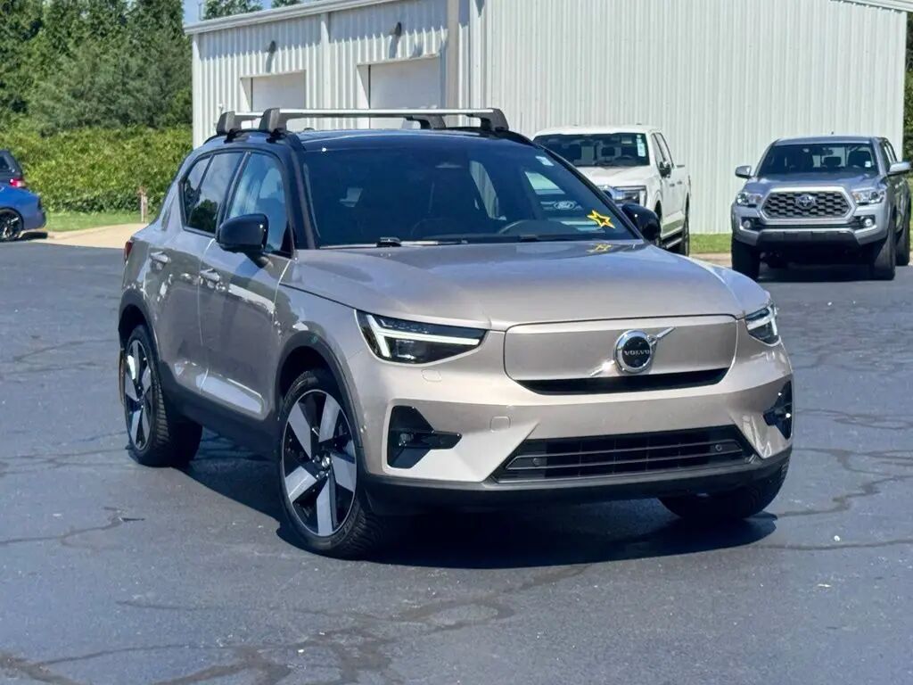 2023 Volvo XC40 Recharge Twin Ultimate — photo 1 of 13