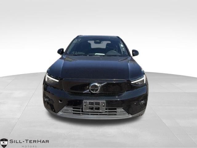 2024 Volvo XC40 Recharge Twin Ultimate — photo 1 of 10