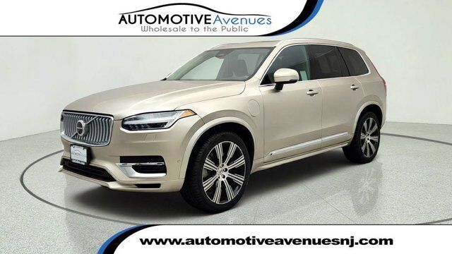 2024 Volvo XC90 Recharge Plug-In Hybrid Plus Bright Theme — photo 1 of 14