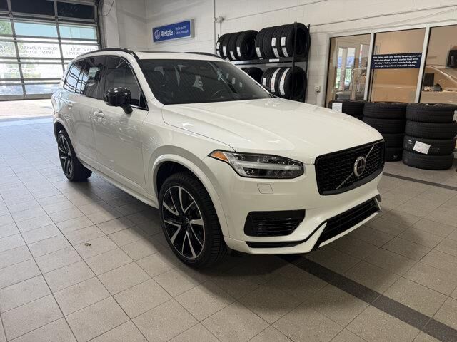 2023 Volvo XC90 Recharge T8 Ultimate Dark Theme