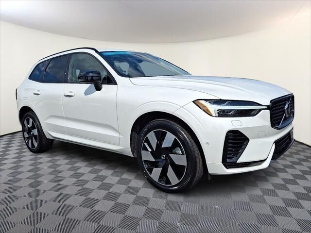 2024 Volvo XC60 Recharge T8 Plus Dark Theme