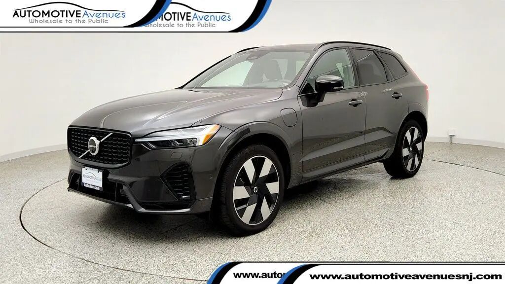2024 Volvo XC60 Recharge T8 Ultimate Dark Theme — photo 1 of 26