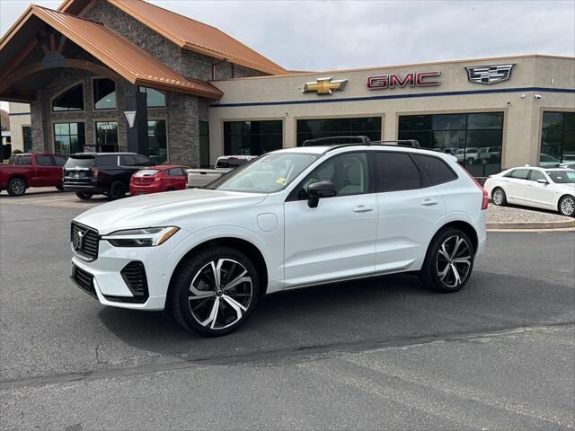2023 Volvo XC60 Recharge T8 Ultimate Dark Theme