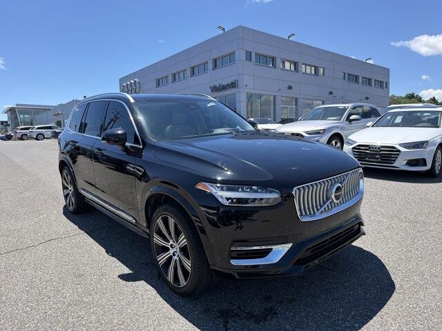2025 Volvo XC90 T8 Ultra Bright Theme 7P