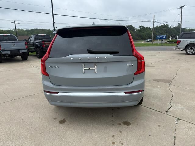 2025 Volvo XC90 T8 Core Bright Theme