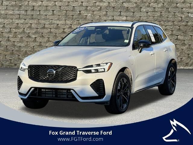 2026 Volvo XC60 T8 Plus