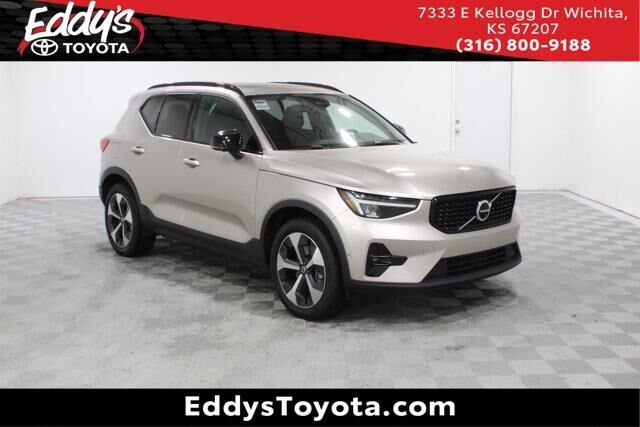 2023 Volvo XC40 B4 Ultimate Dark Theme — photo 1 of 13