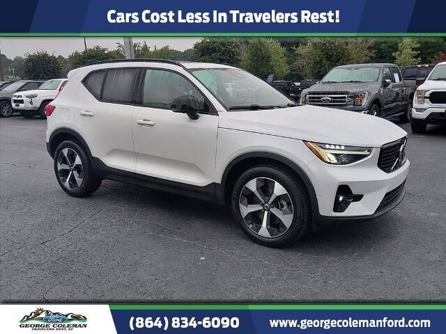 2023 Volvo XC40 B4 Ultimate Dark Theme