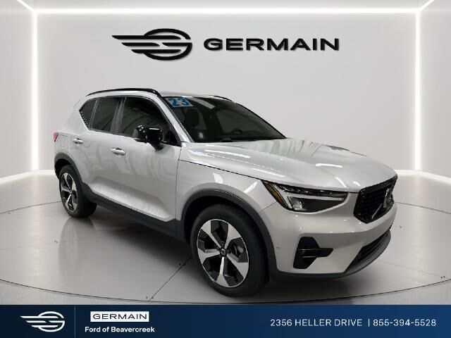 2023 Volvo XC40 B4 Ultimate Dark Theme