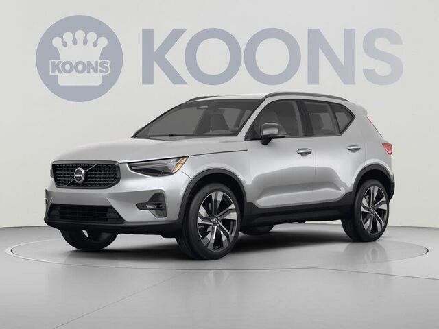 2023 Volvo XC40 B4 Ultimate Dark Theme
