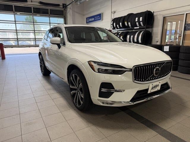 2023 Volvo XC60 B5 Ultimate Bright Theme