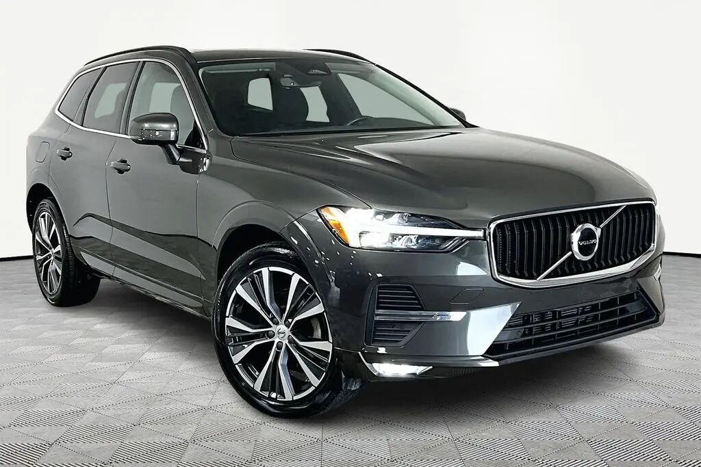 2022 Volvo XC60 B5 Momentum — photo 1 of 39