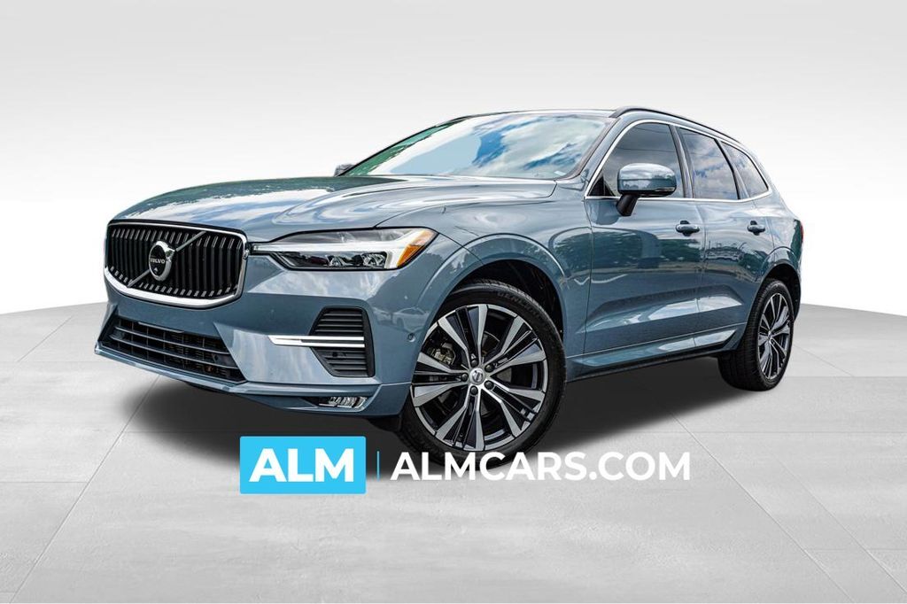 2022 Volvo XC60 B5 Momentum — photo 1 of 16
