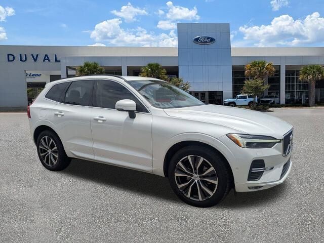 2022 Volvo XC60 B5 Momentum