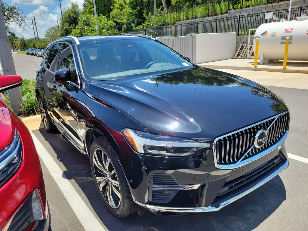 2023 Volvo XC60 B5 Plus Bright Theme — photo 1 of 13